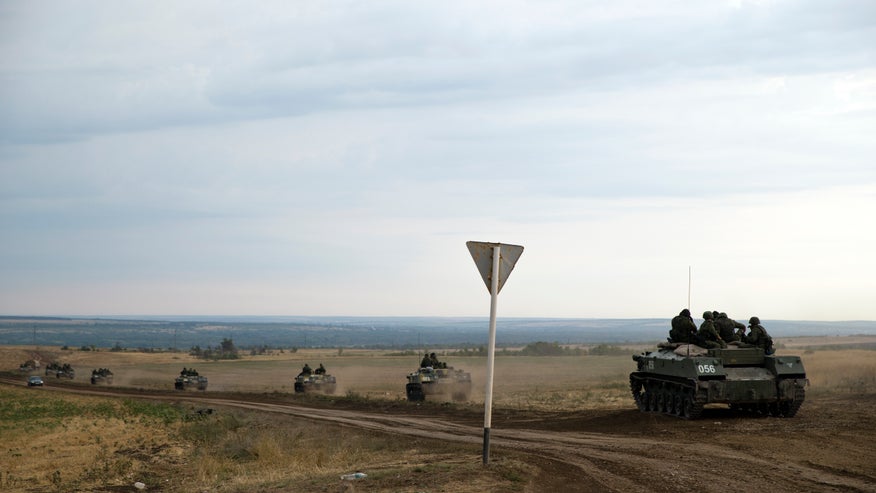 Russia Ukraine tanks near border aug 18.jpg